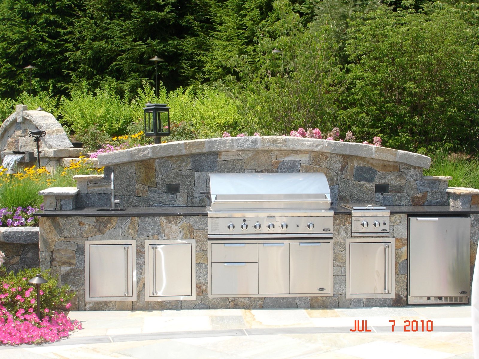 Outdoor Kitchens & Living